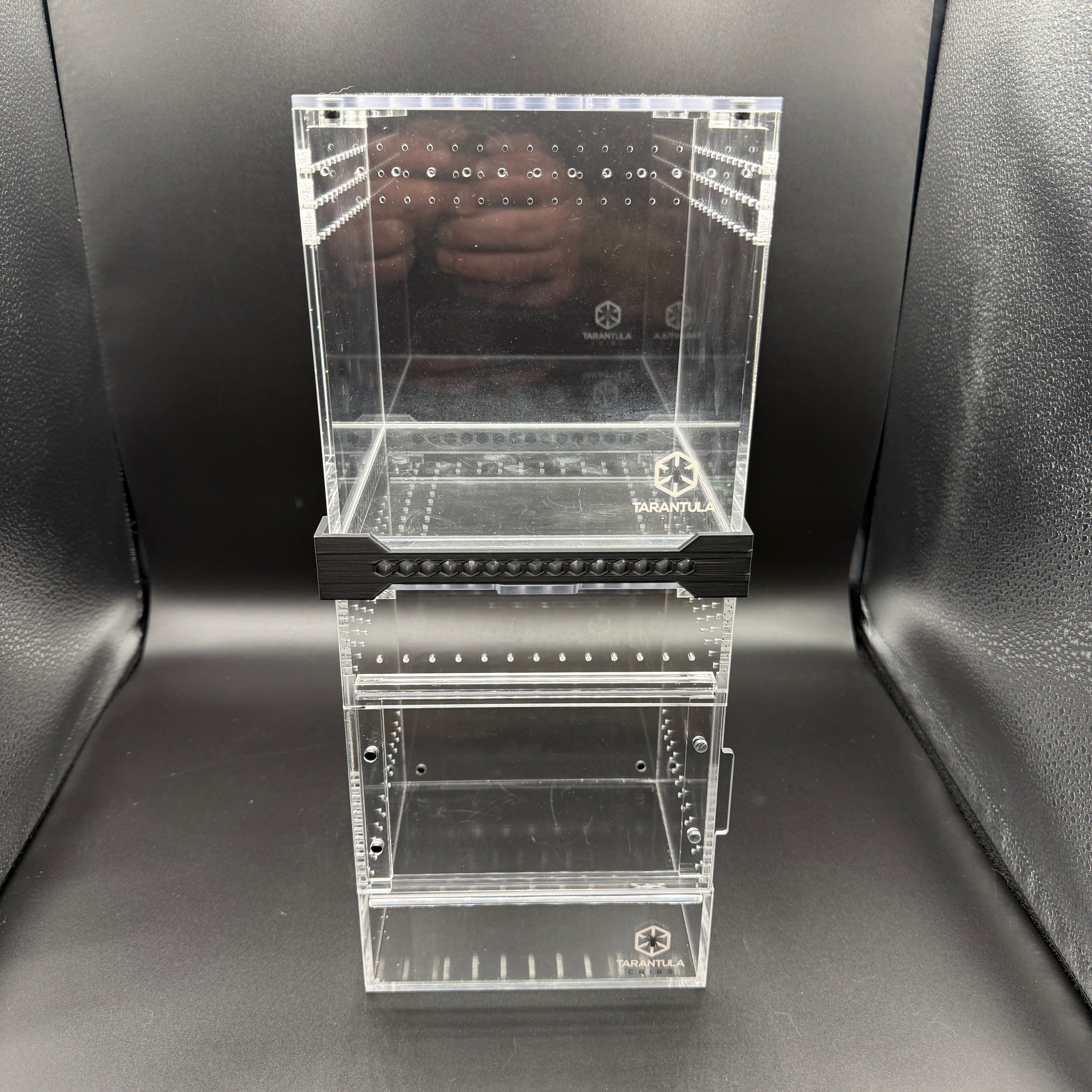 Tarantula Cribs Stacker – Space-Saving Enclosure Riser with Airflow Vents