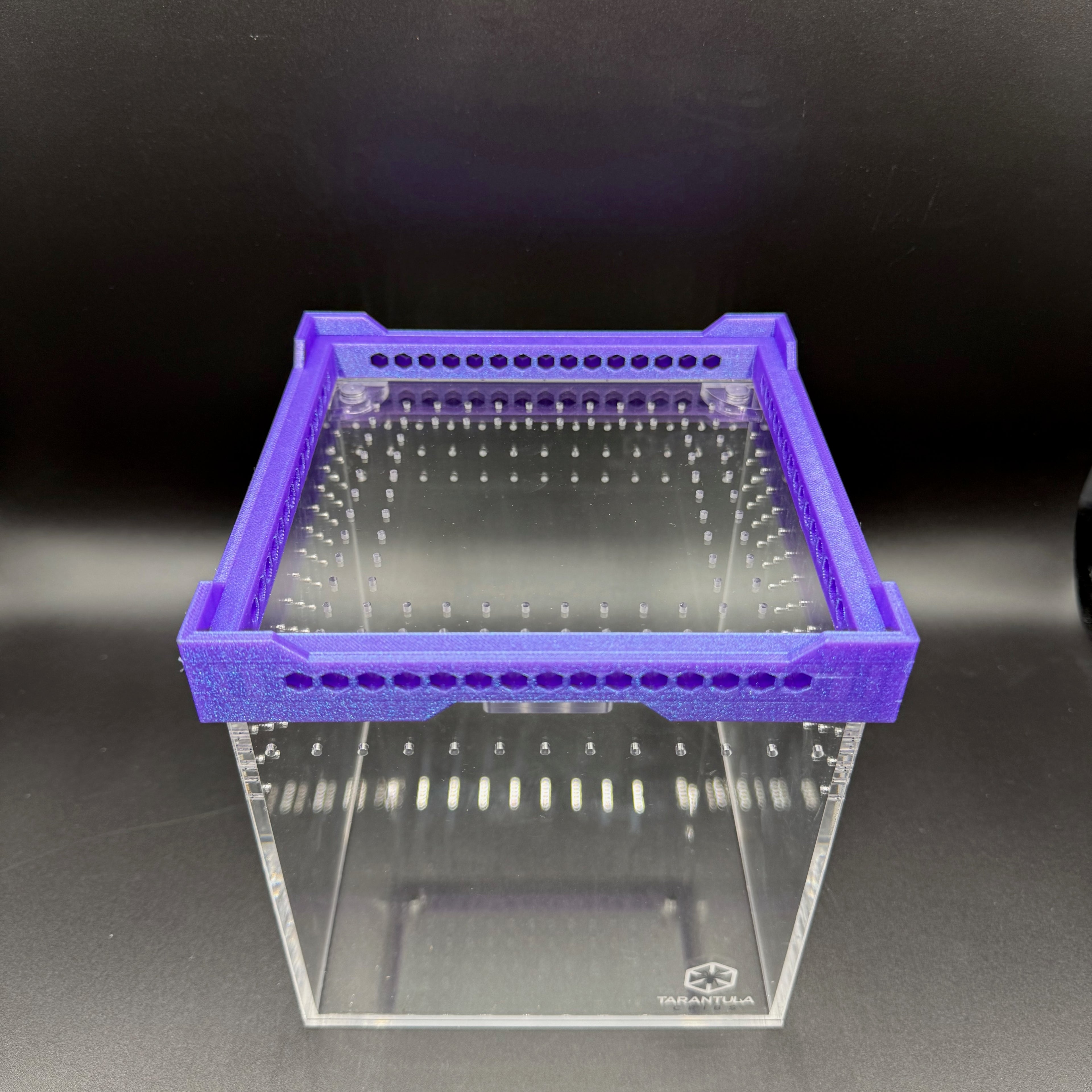 Tarantula Cribs Stacker – Space-Saving Enclosure Riser with Airflow Vents